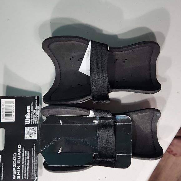 $5☃️NWT! Wilson PeeWee Black Basic Shing Guards Athletic - Picture 4 of 7